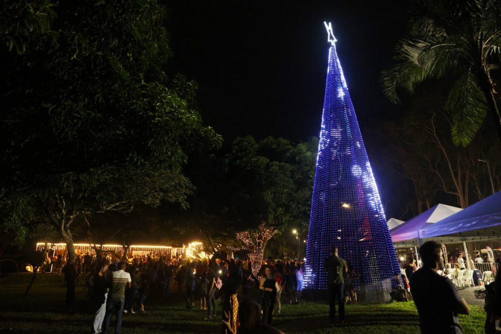 Prefeitura inaugura iluminação de Natal de Uberlândia em cerimônia no Parque do Sabiá 2