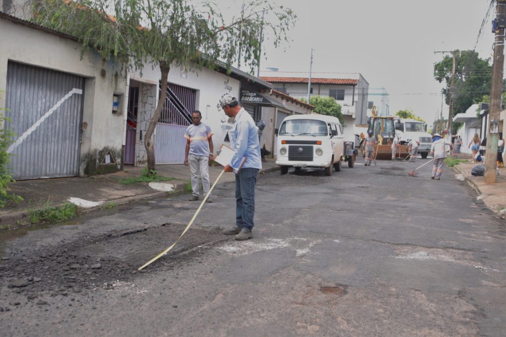 Prefeitura inicia recapeamento asfáltico em vias do Canaã 1