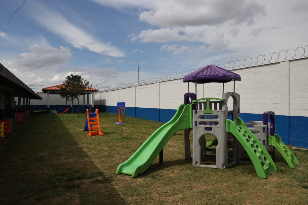 Prefeitura entrega reforma e ampliação de escolas municipais no Shopping Park 2