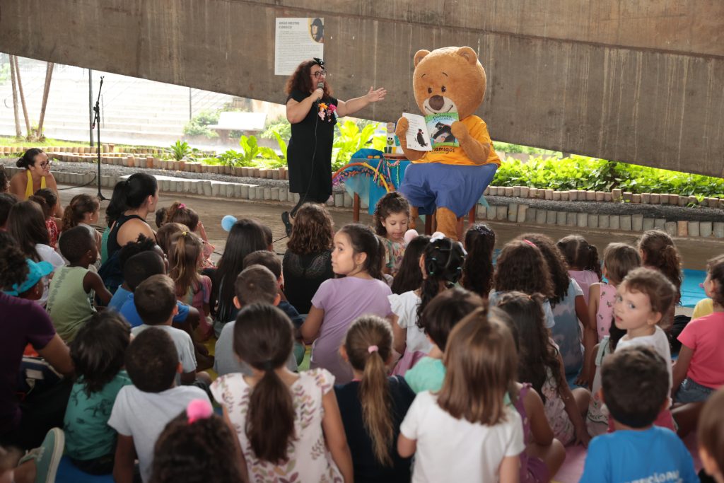 Prefeitura promove contação de histórias em programação especial férias no Centro Municipal de Cultura 1