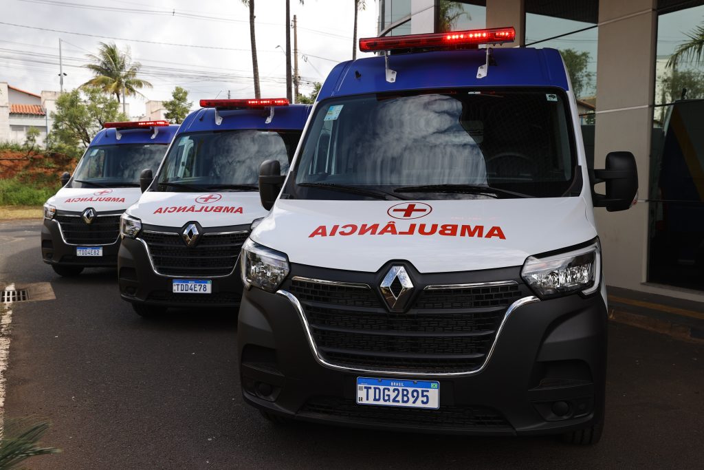 Prefeitura de Uberlândia entrega novas ambulâncias à população 1