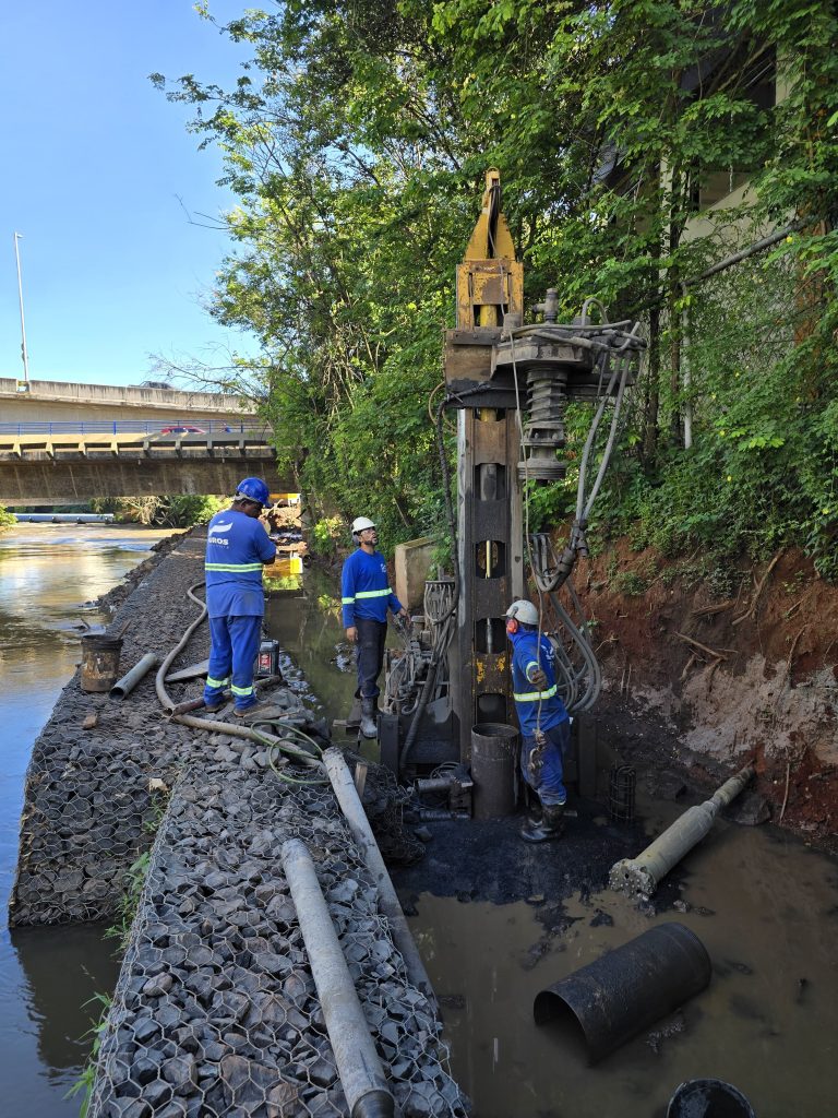 Obra de ampliação da rede de esgotamento sanitário Rondon Pacheco/Praia chega a 30% 1