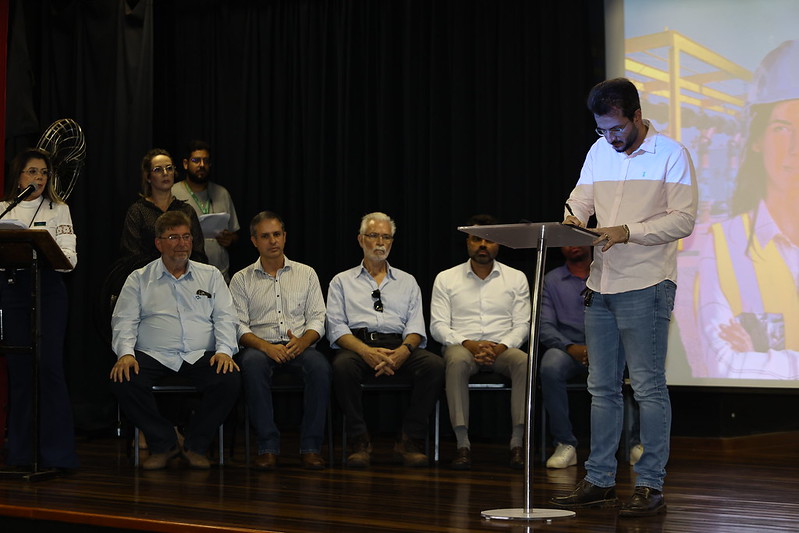 Prefeitura assina ordem de serviço para ampliação do sistema de esgotamento sanitário do setor Sul 3
