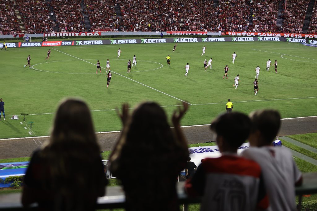 Estádio Parque do Sabiá recebe mais de 16 mil torcedores em partida ...