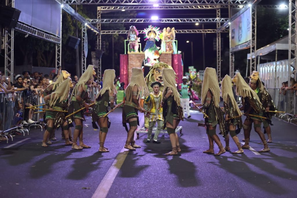Carnaval 2025 tem desfile das campeãs e prefeito Paulo Sérgio entrega troféus às escolas de samba vencedoras 2