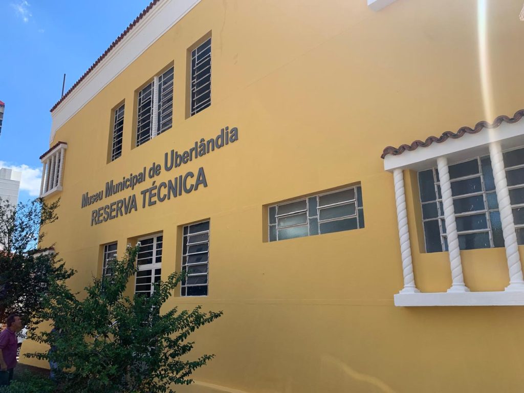 Prefeitura realiza pintura externa da Casa da Cultura e do Anexo do Museu 1