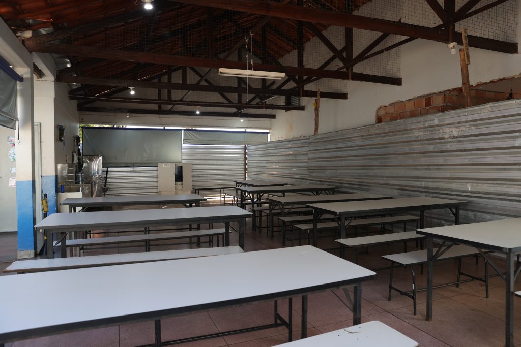 Prefeitura retoma obra de reforma e construção de quadra em escola municipal no bairro Jardim das Palmeiras 1