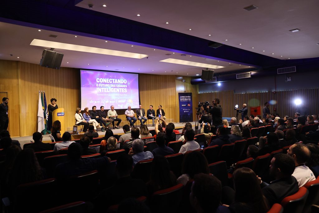 Prefeitura debate o futuro das cidades inteligentes em Reunião Estratégica Regional 2