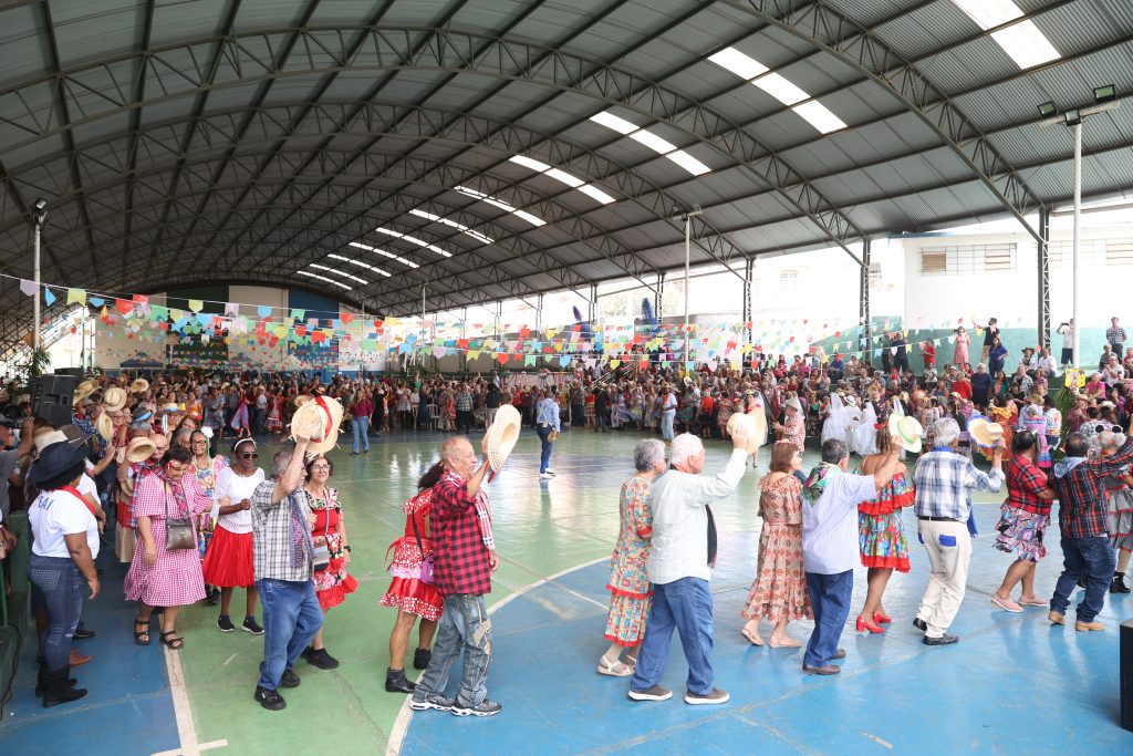 Prefeitura realiza edição 2025 do ‘Arraiá dos Ceais’ com aproximadamente 1,5 mil idosos 2