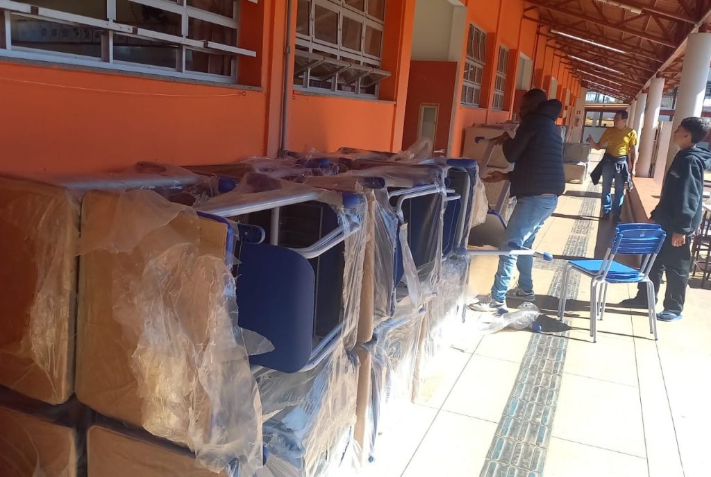 Prefeitura investe na modernização do mobiliário escolar 1