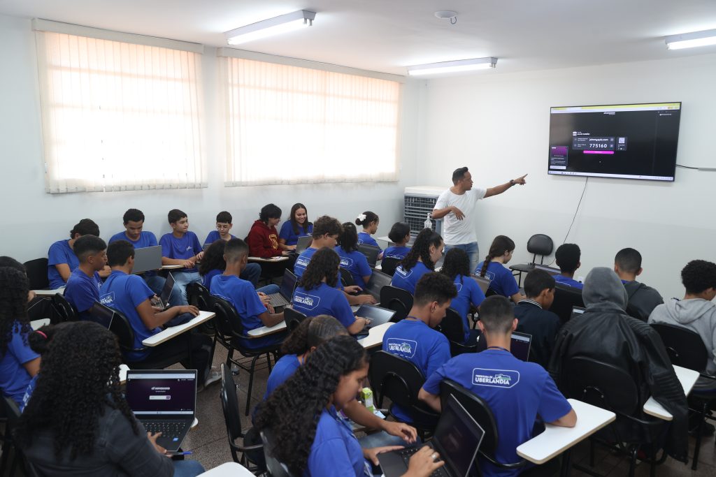 Prefeitura promove aulas preparatórias para a prova do Saeb 2