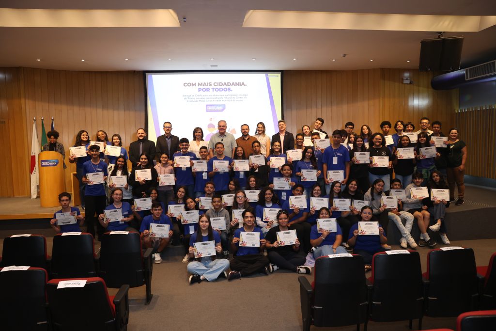 Prefeitura participa de entrega de certificados de reconhecimento aos estudantes participantes de Jogo do Tributo 1