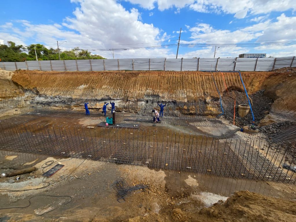 Obras do Interceptor Sul conduzidas pelo Dmae avançam em Uberlândia e ultrapassam os 20% de execução 1