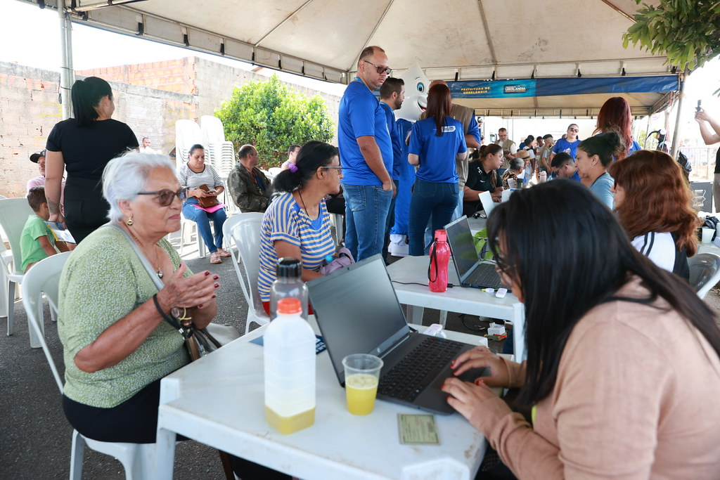 Prefeitura Presente realiza mais de 7 mil atendimentos com serviços em diversas áreas aos moradores do bairro Pequis 2
