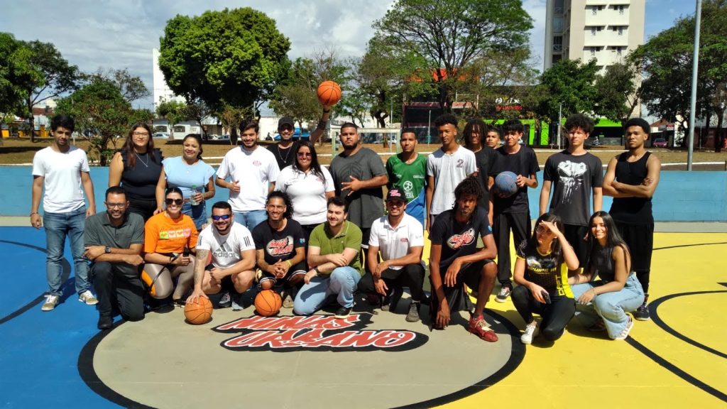 Revitalização da quadra de basquete da Praça Sérgio Pacheco é entregue 1