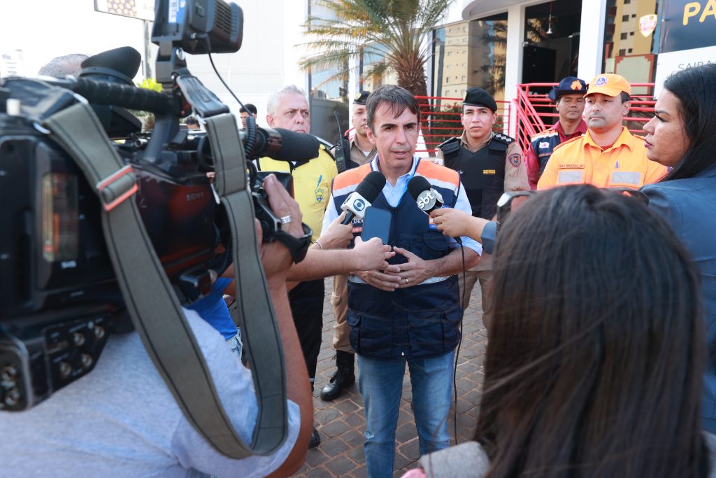 Prefeitura realiza ações destinadas à prevenção e mitigação de danos na avenida Rondon Pacheco durante o período de chuvas 2