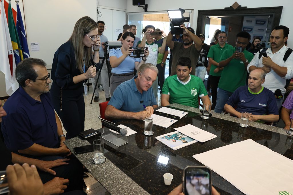 Prefeitura e UEC–SAF firmam acordo de cooperação para fomentar categorias de base no futebol 1