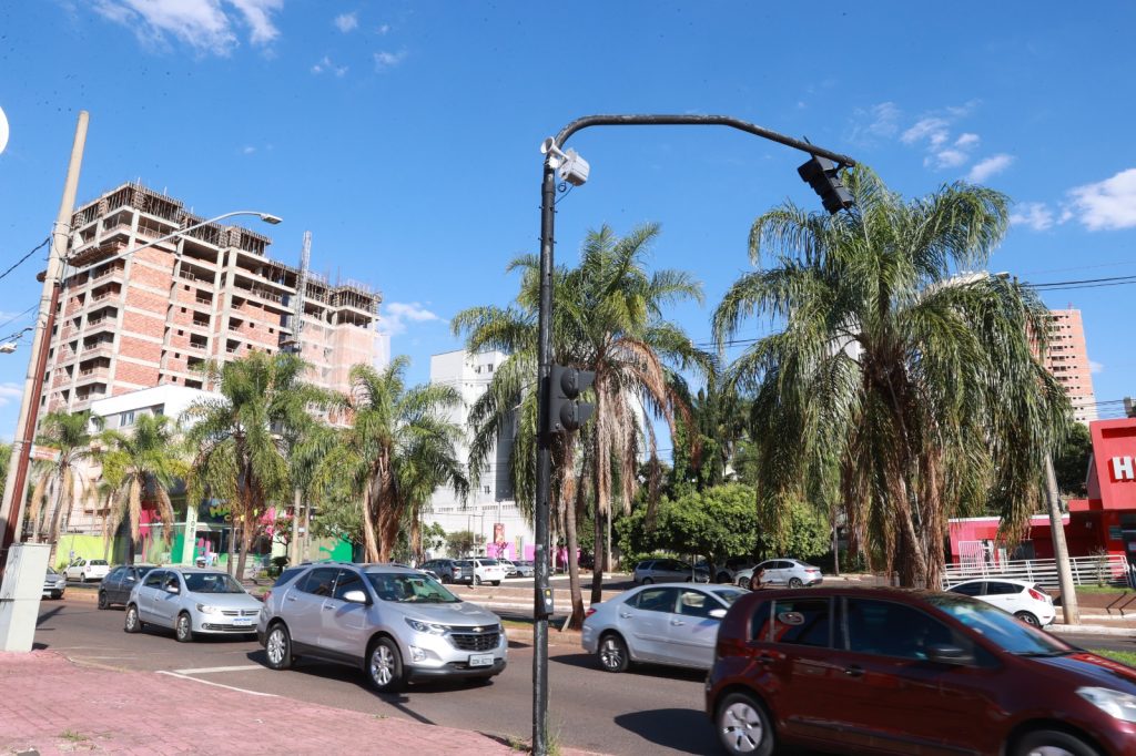 Prefeitura realiza ações destinadas à prevenção e mitigação de danos na avenida Rondon Pacheco durante o período de chuvas 1
